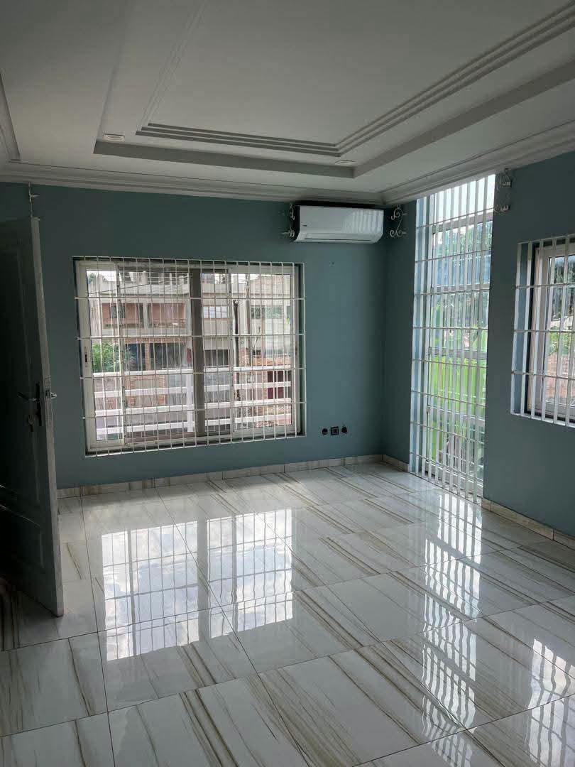 Villa duplex 5 chambres de 300 m² en vente à Vakpossito non loin de l'école NDE – 85 millions FCFA