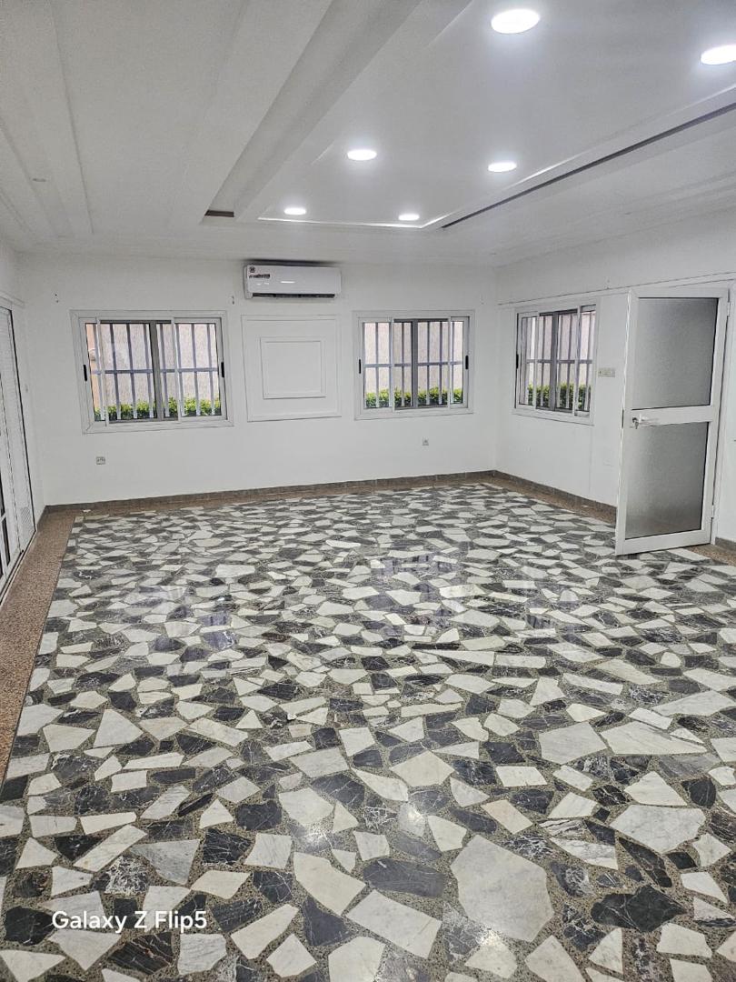 Villa duplex 4 chambres en location à Tokoin Doumassesse – 700000 FCFA/mois