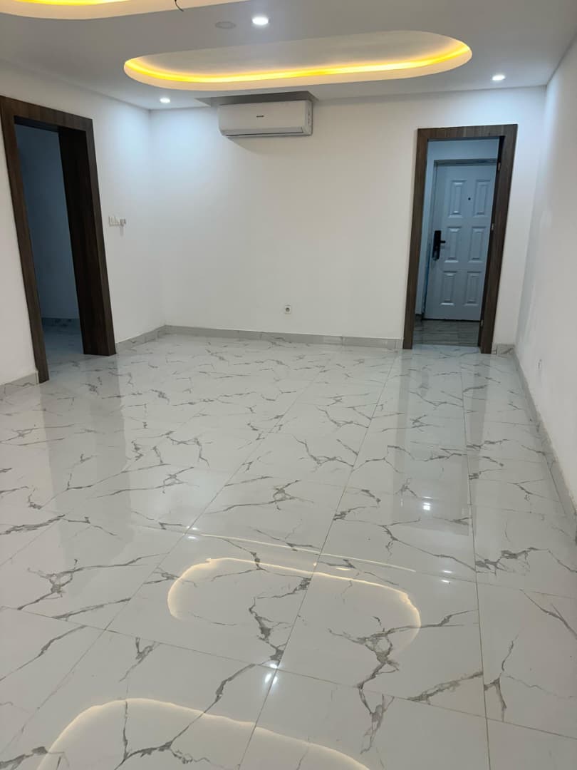 Appartement 2 chambres salon haut standing à louer à Attiégou Aéroport – 250 000 FCFA