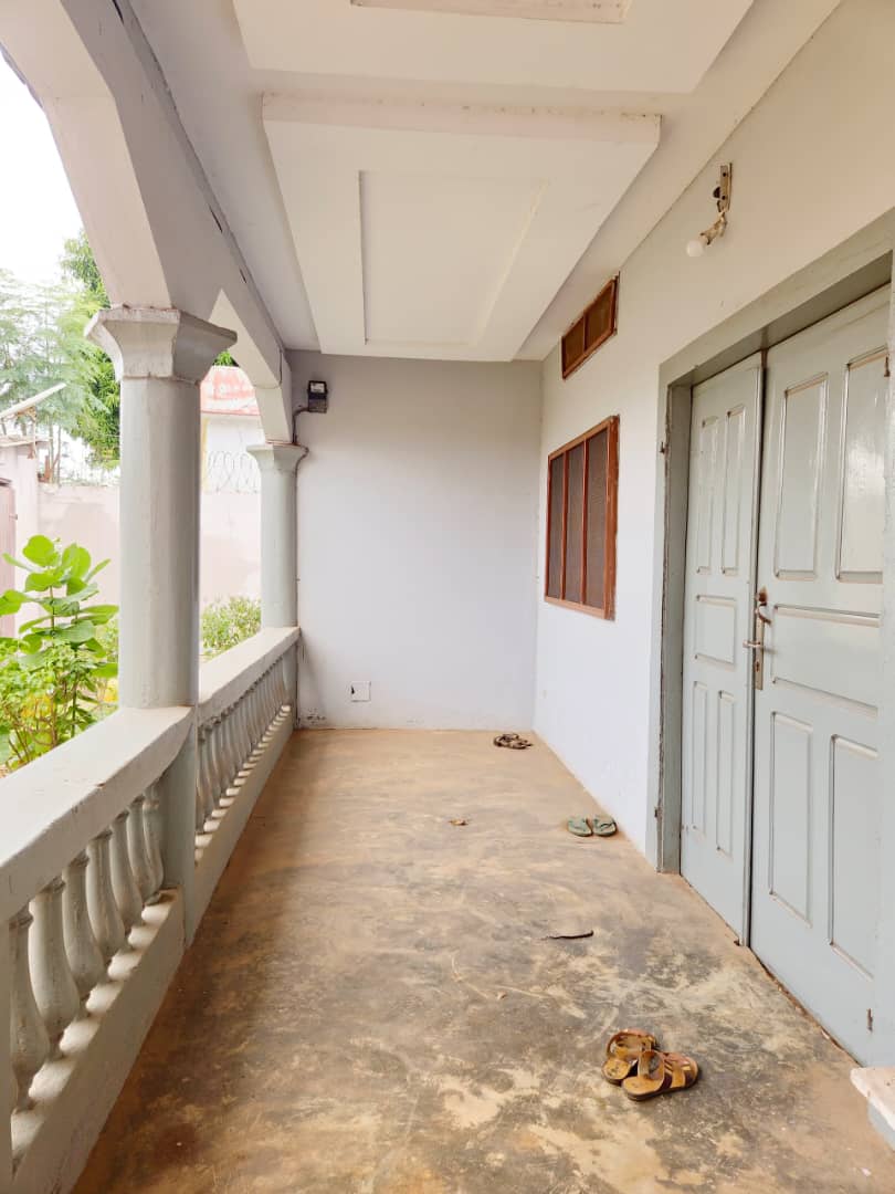Villa 3 chambres de 459 m² en vente proche du goudron à Agoe Assiyéyé – 32 millions FCFA