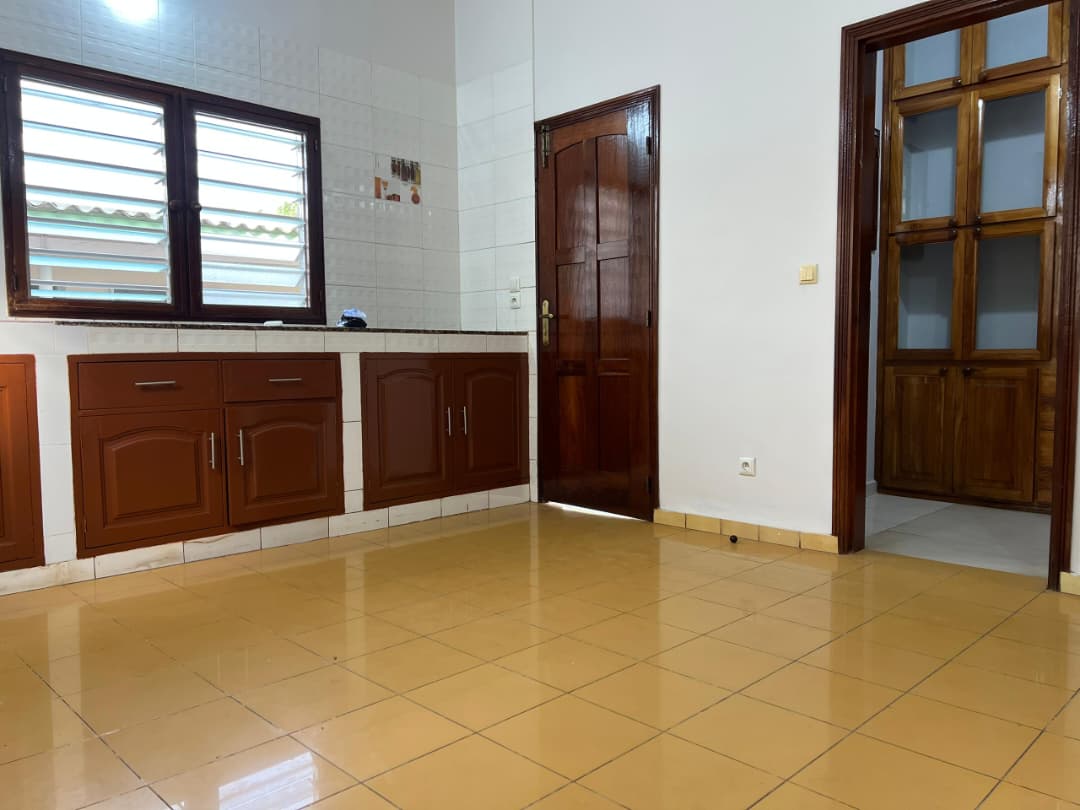 Immeuble commercial en vente en bordure des pavés à Lomégan ODEF – 35 millions FCFA