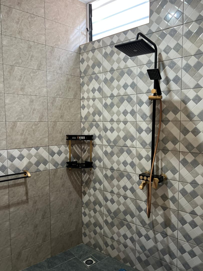 Cour meublée 1 chambre salon en location à Avedji leo 2000 – 360 000 FCFA/mois