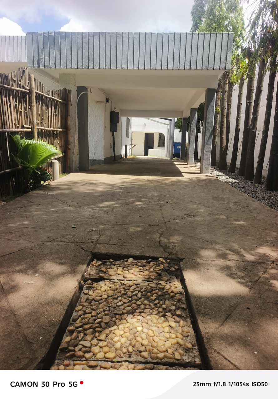 Villa 3 chambres à vendre à la Cité Oua (Caisse) – 550 millions FCFA
