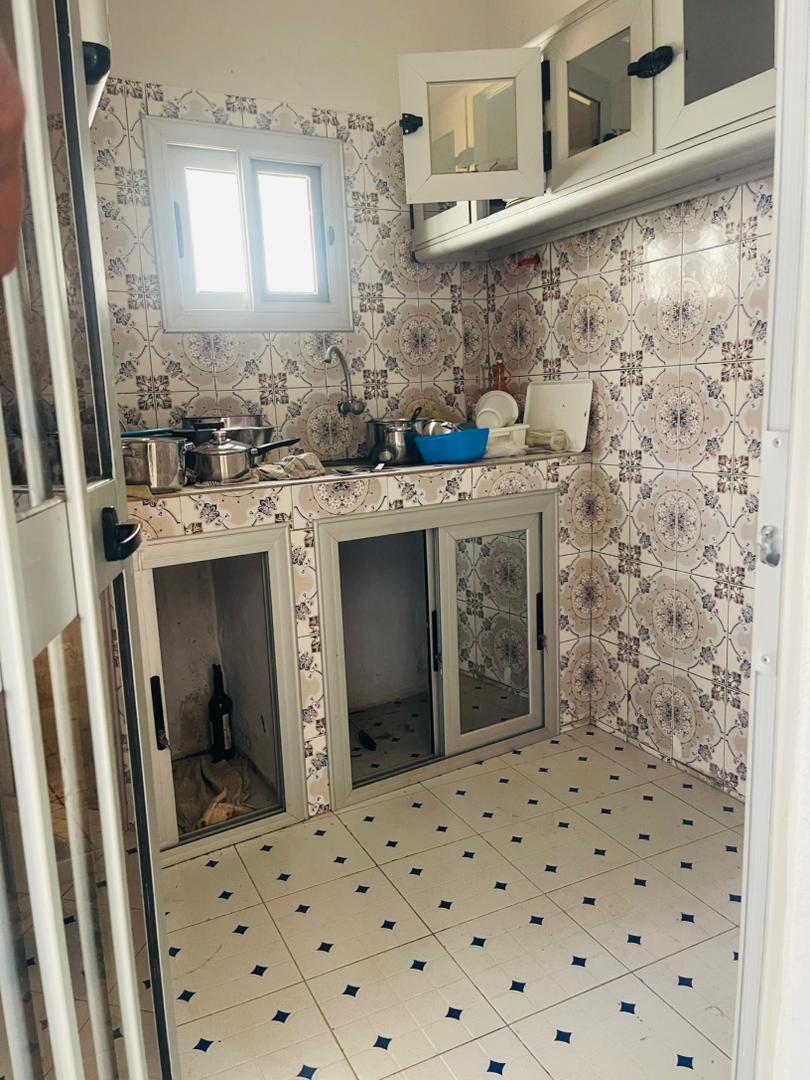 Cour de 2 chambres salon à louer à Adidogomé Aménome – 130 000 FCFA