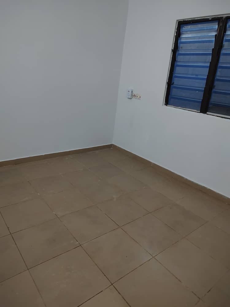 Appartement 2 chambres en location à Léo 2000 – 80 000 FCFA