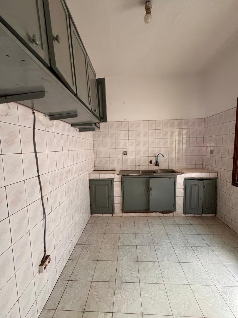 Appartement 2 chambres à louer à Kegué proche du goudron – 130 000 FCFA
