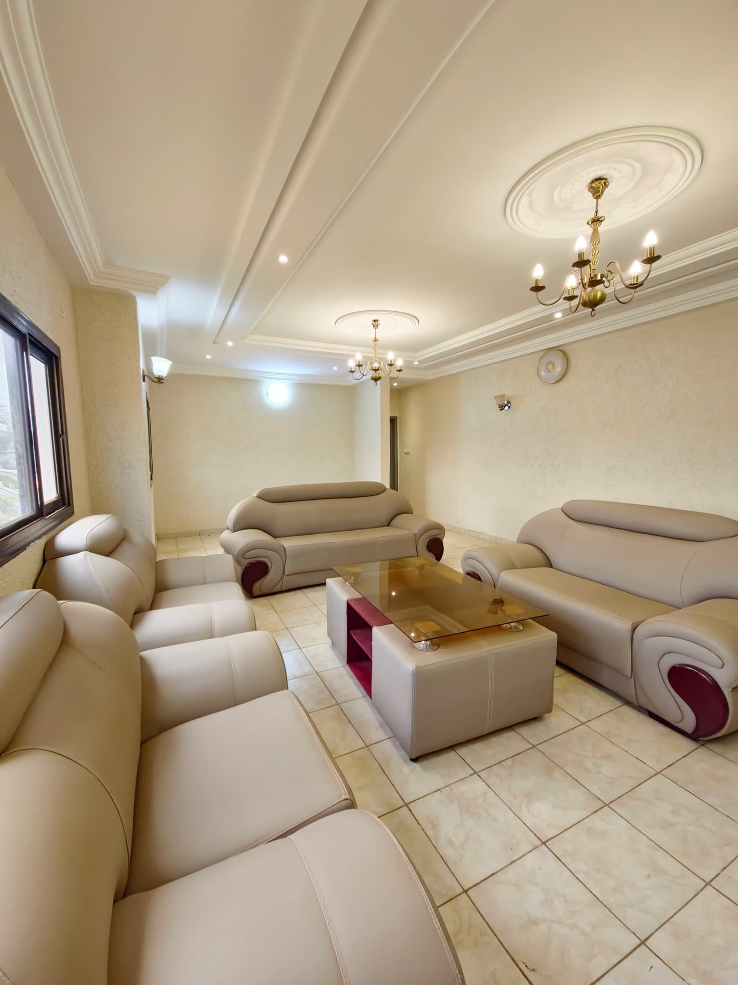 Villa duplex 6 chambres de 300 m² en vente à Légbassito – 85 millions FCFA