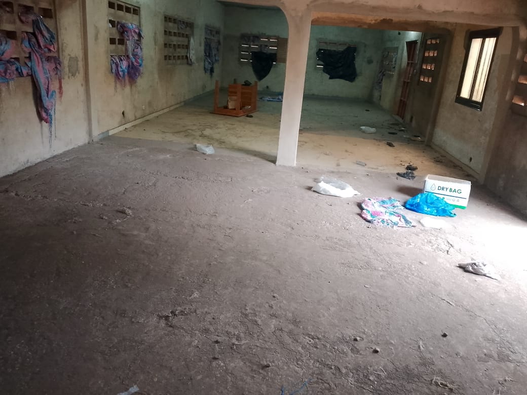 Magasin 600 m² à louer à Attiégou Lycée Technique - 1 million FCFA