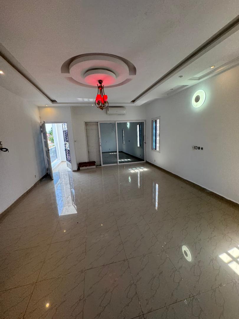 Villa duplex 6 chambres avec piscine et paillote à louer à Avédji – 1 000 000 FCFA