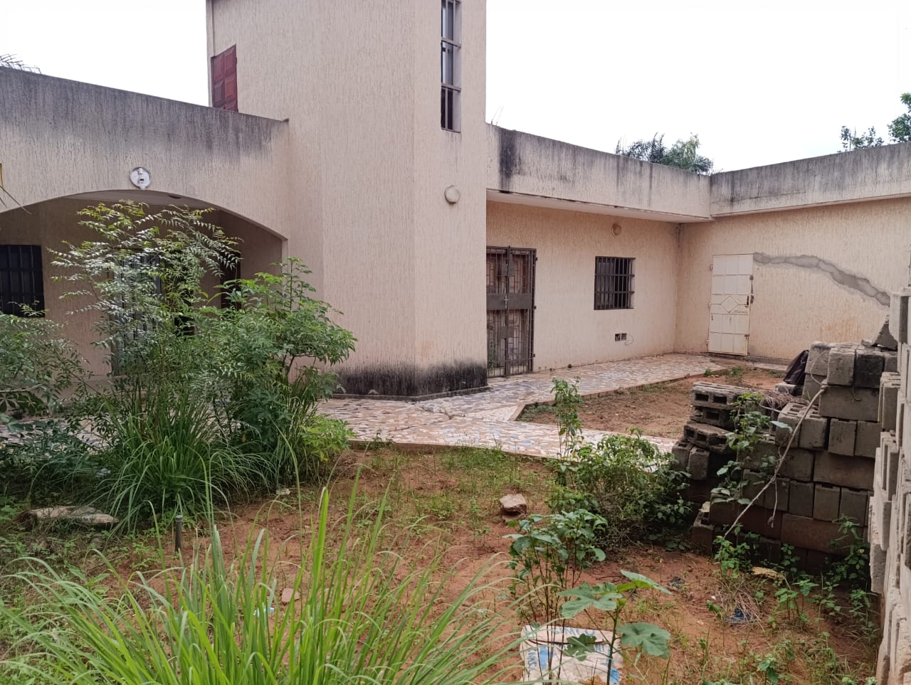 Villa 3 chambres de 600 m² en vente à Kohé – 40 millions FCFA