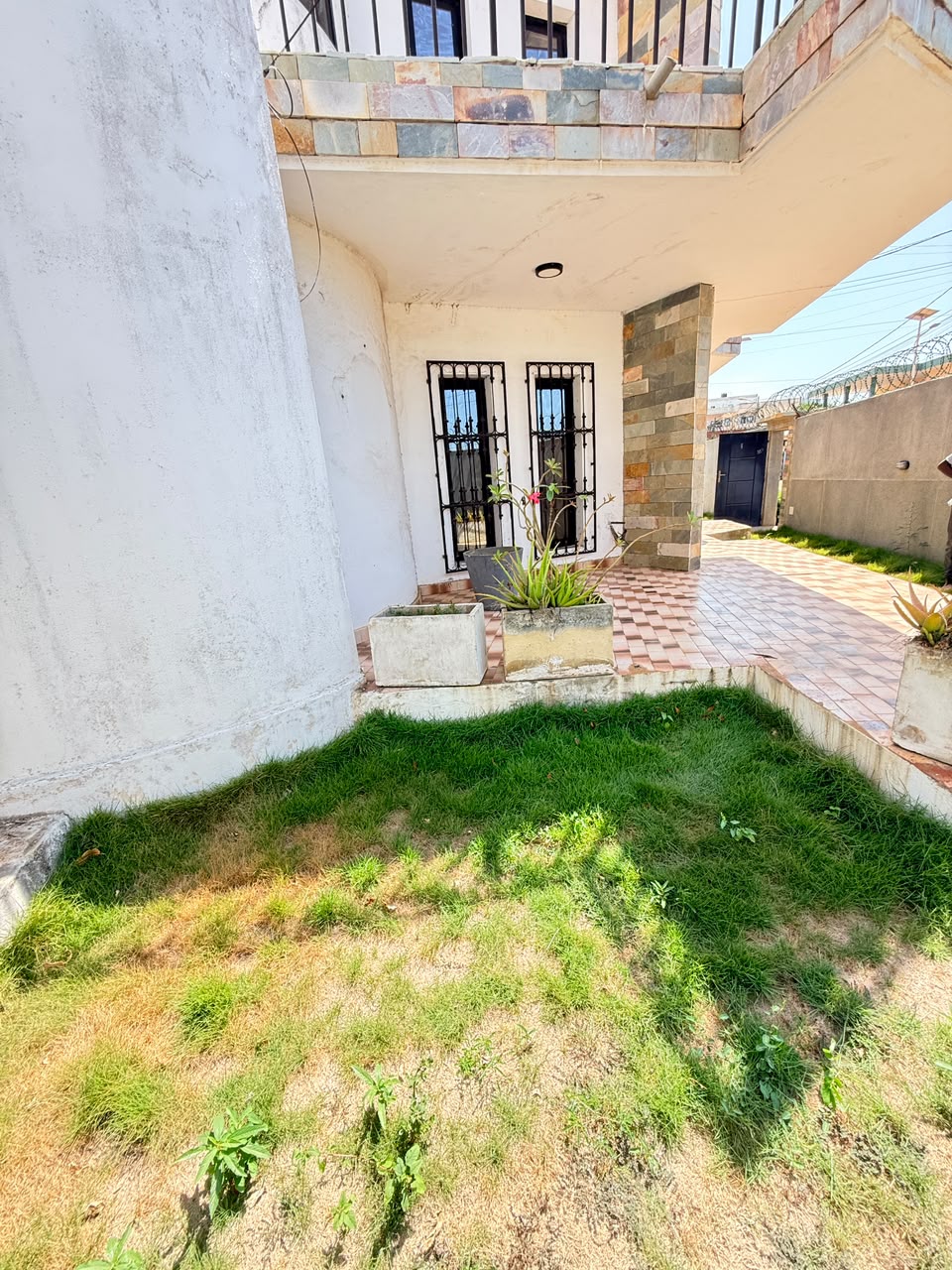 Villa 6 chambres à louer à Nyekonakpoé – 800 000 FCFA