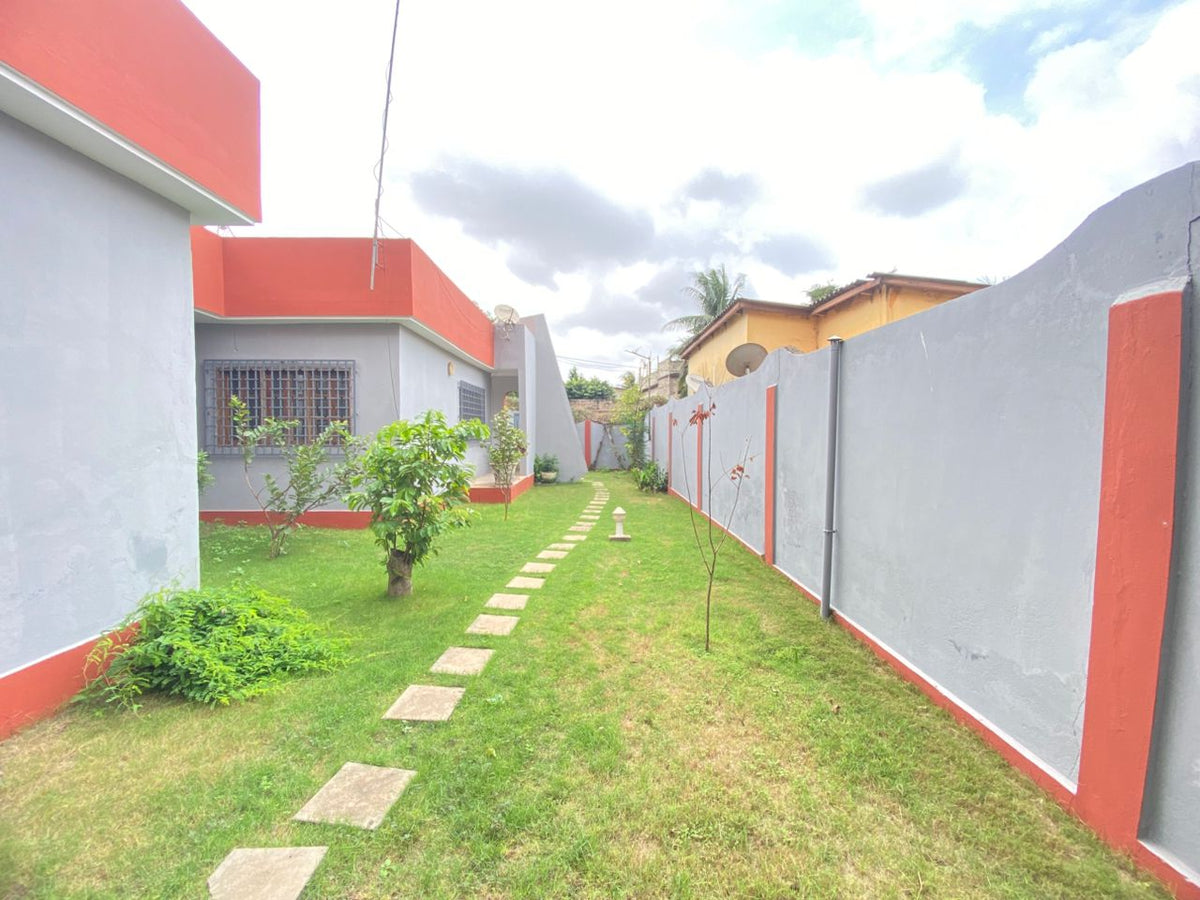 Villa 3 chambres en vente à Adidogomé Wonyomé proche du goudron – 75 000 000 FCFA
