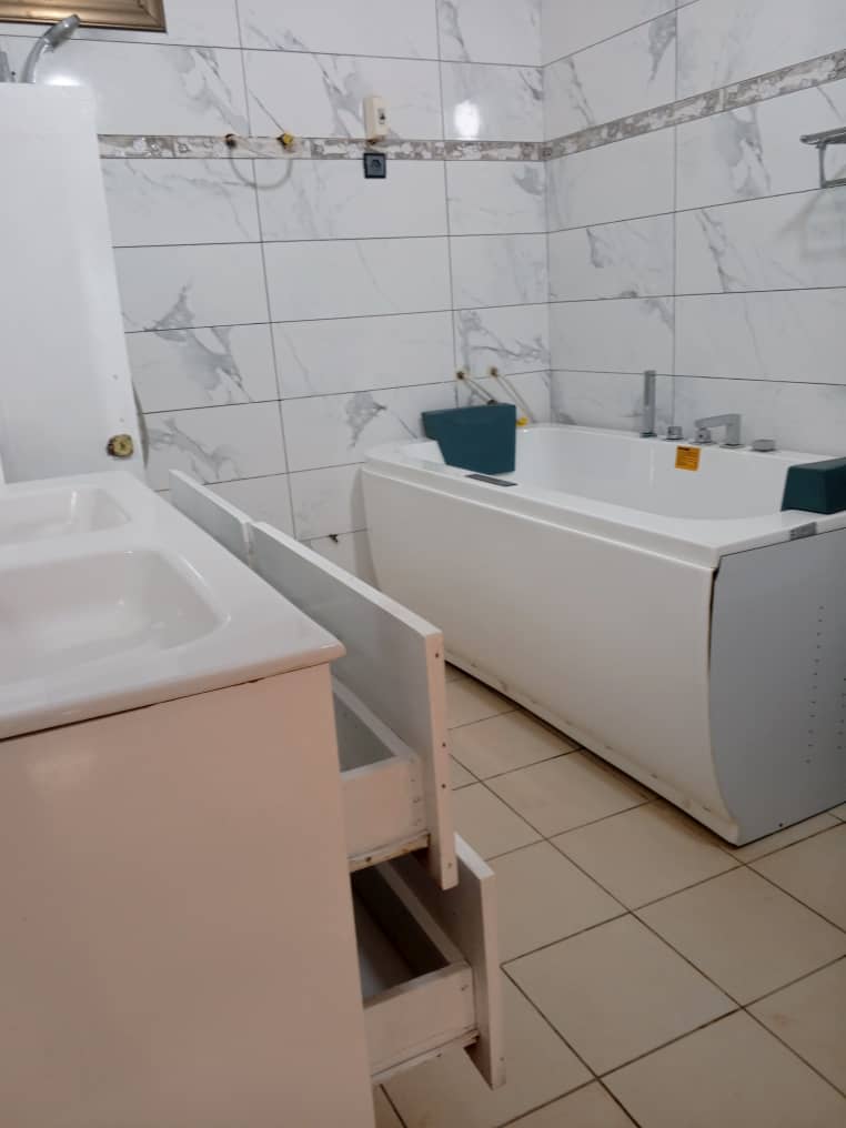 Villa duplex 7 chambres de 300 m² en vente à Agoè Sogbossito – 75 millions FCFA