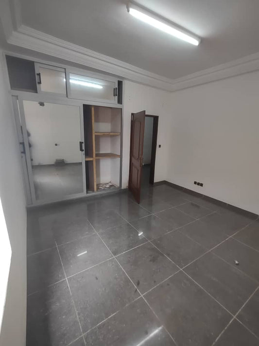 Appartement 1 pièce à louer à Tokoin Adéwui – 90000 FCFA/mois