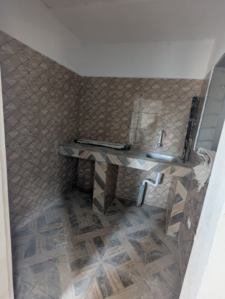 Chambre salon en location à Agoè Logopé carrefour Tazo – 45 000 FCFA