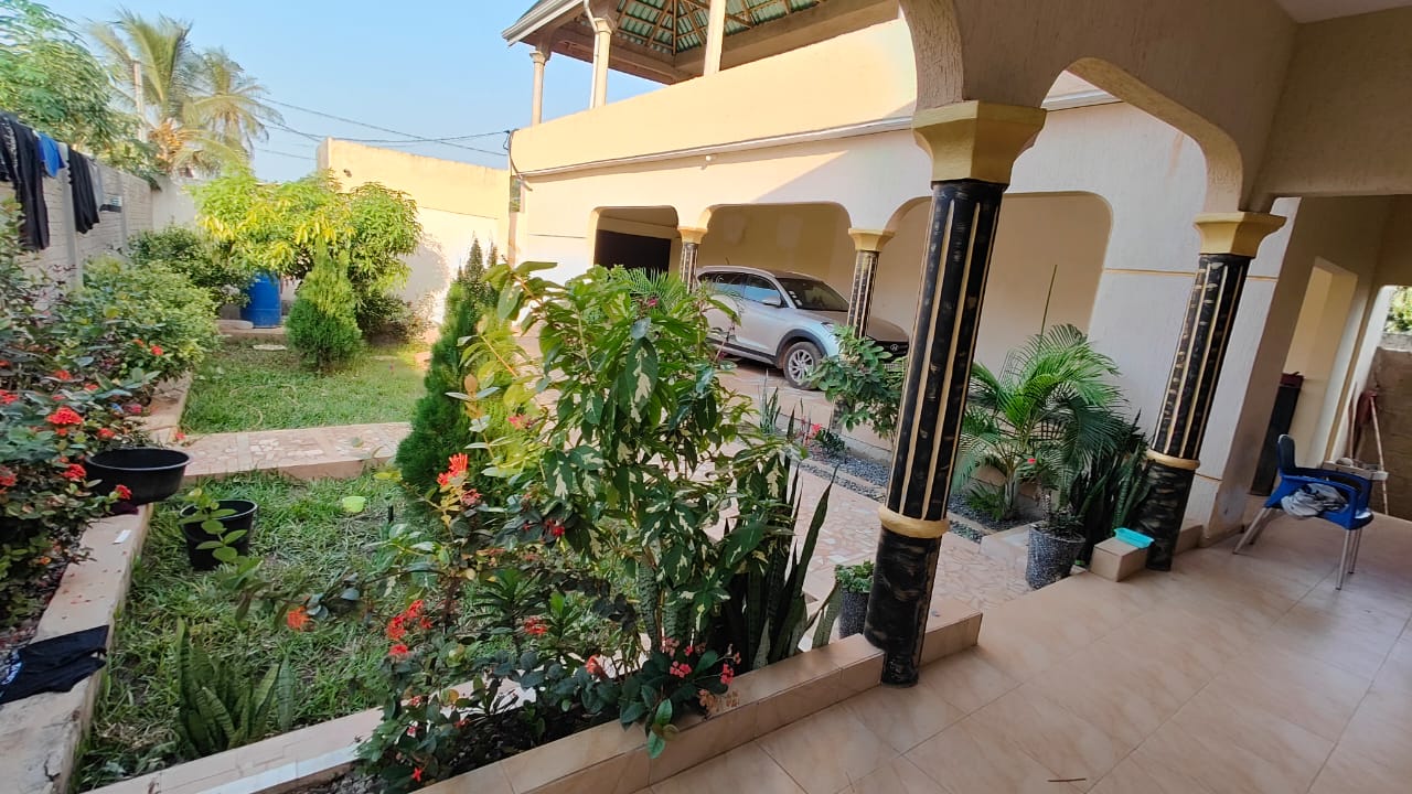 Villa meublée 2 chambres en location à Sogbossito – 350 000 FCFA