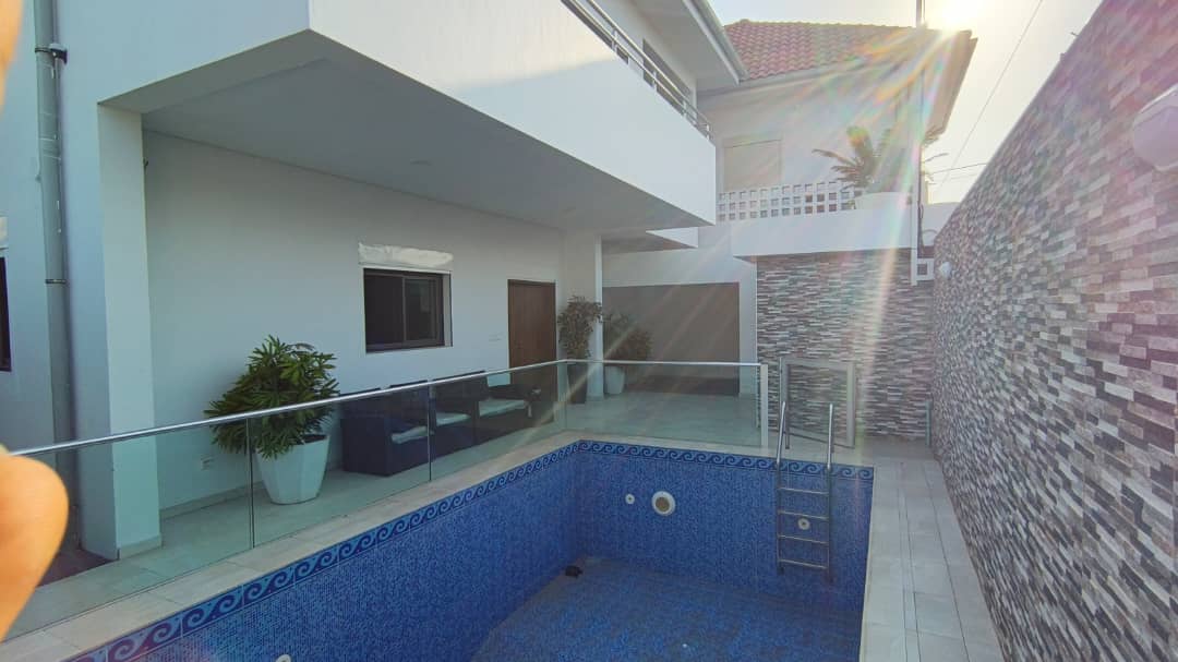 Villa duplex meublée à louer à Kodjoviakopé – 2 000 000 FCFA/mois