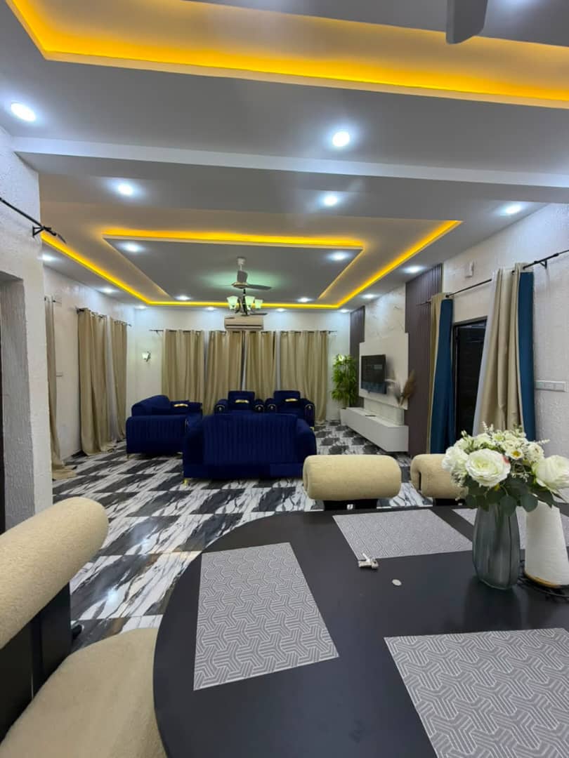 Maison meublée 2 chambres à louer à Agoè Plateau – à partir de 35 000 FCFA
