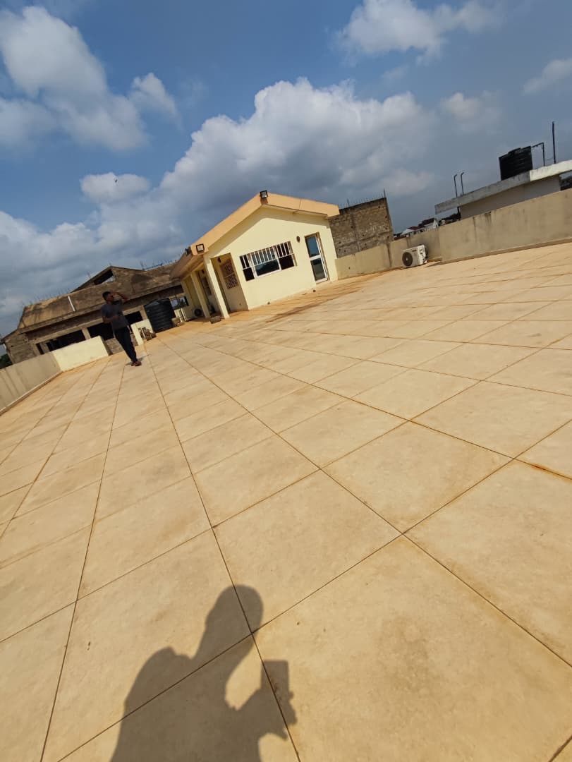 Villa duplex haut standing 5 chambres à louer à Cité Aéroport – 1 000 000 FCFA