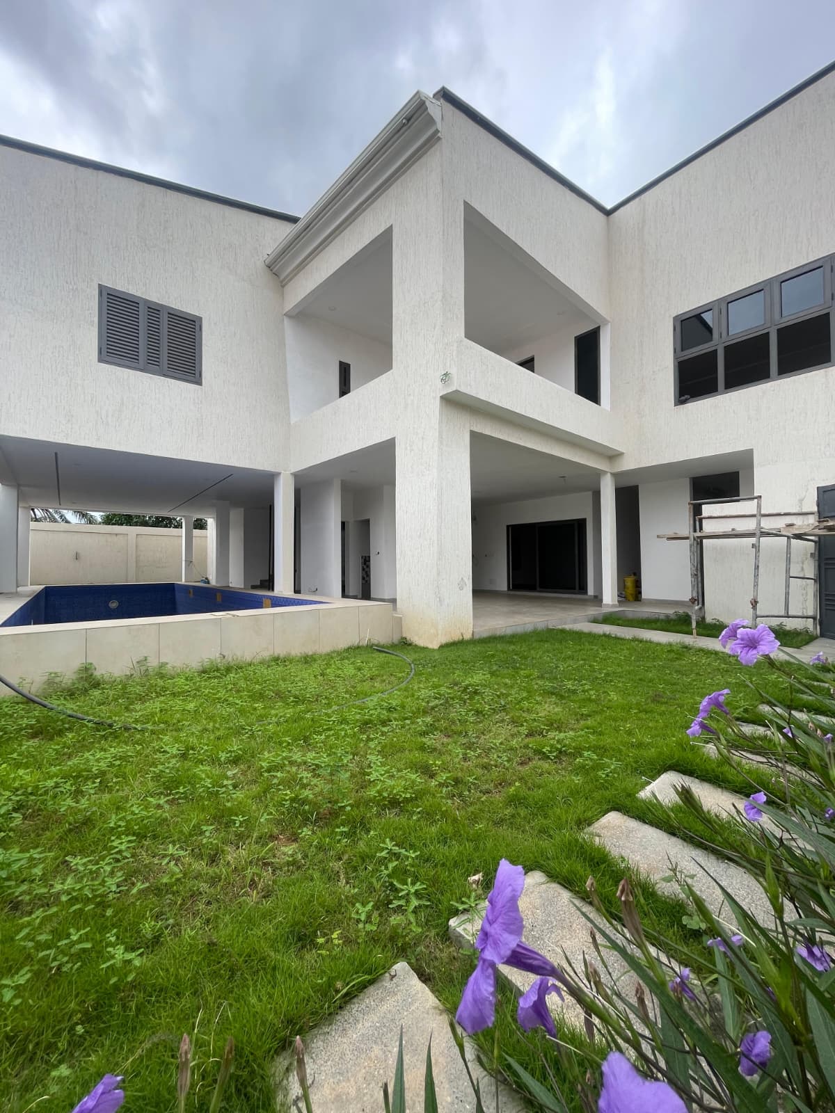 Villa duplex 4 chambres à louer à Tokoin Séminaire – 1 500 000 FCFA/mois