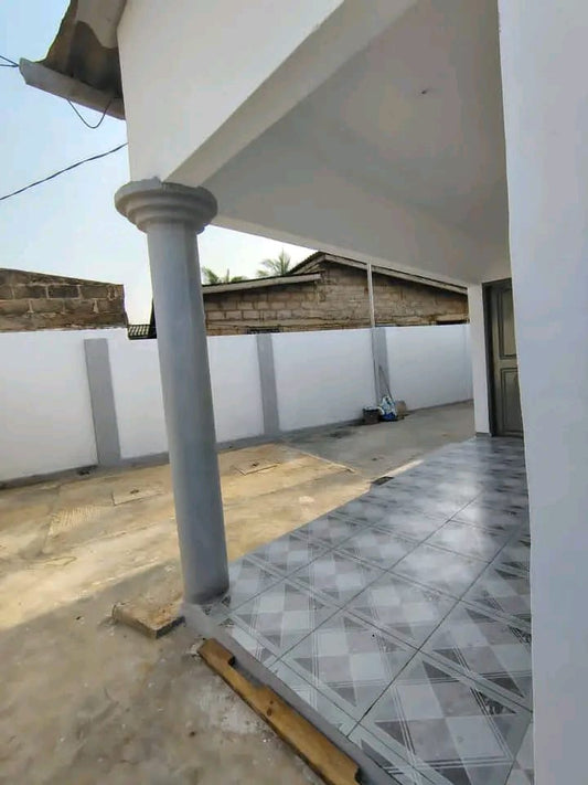 Villa 2 chambres à louer à Adidogomé proche du goudron – 100 000 FCFA