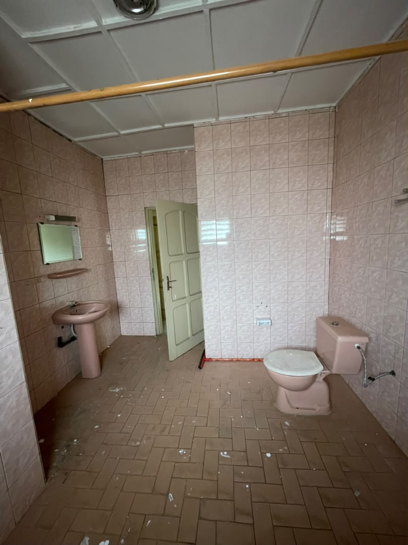 Appartement 2 chambres à louer en bordure de goudron à Agoè Assiyéyé – 110 000 FCFA/mois