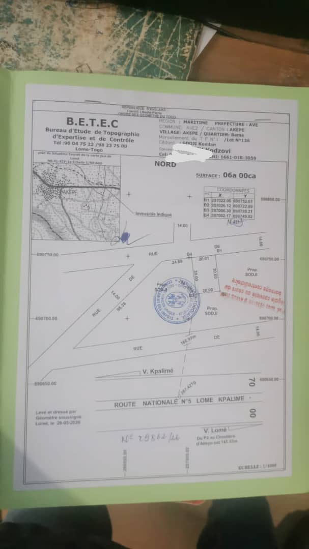 Terrain 1/2 lot en vente proche du goudron à Zanguera Akepedo – 3,5 millions FCFA
