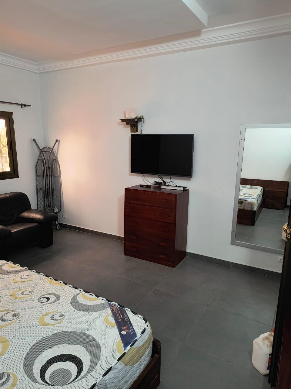 Appartement duplex meublé à louer près de la Clinique de Totsi – 500000 FCFA/mois