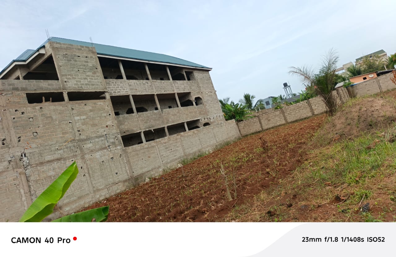 Terrain de 1 lot et 1/4 à Agoè Legbassito Avinato en vente – 30 millions FCFA