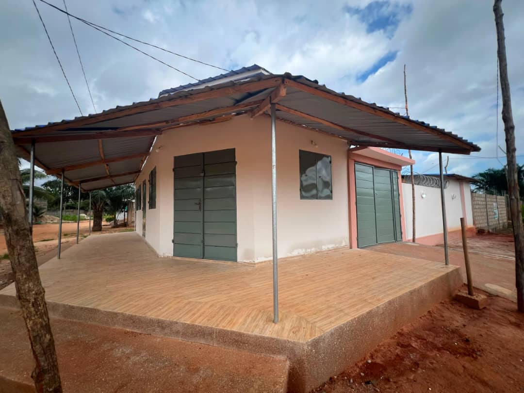 Mini villa 2 chambres en vente à Zanguera, proche du goudron – 22 millions FCFA