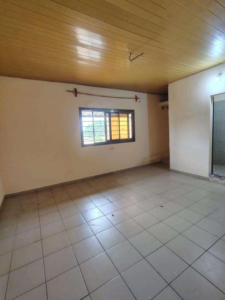 Appartement 3 chambres à louer à Gblenkome derrière pharmacie Maïna source de vie – 120 000 FCFA