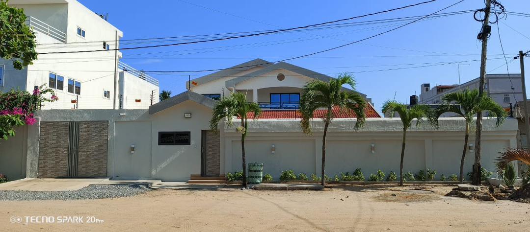 Villa duplex 5 chambres en vente à Baguida côté plage, proche du goudron – 320 millions FCFA