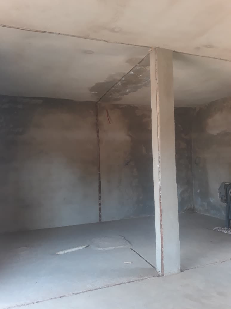 Magasin ou entrepôt à louer à LEO 2000 – 100 000 FCFA