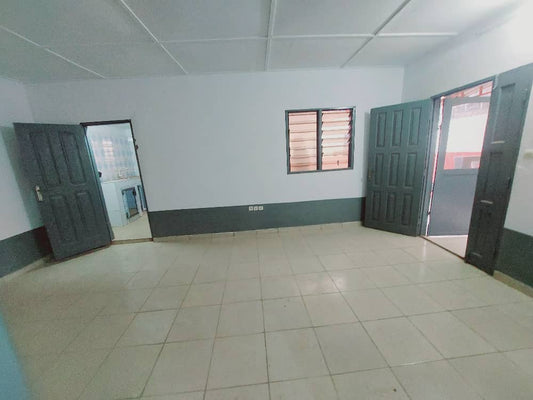 Villa cour unique de 2 chambres à louer à Agoè Assiyeye Catholique – 90000 FCFA