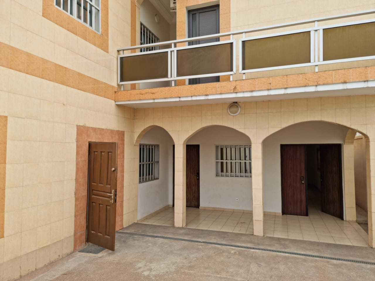 Villa duplex 5 chambres en location à Dékon non loin de Akif