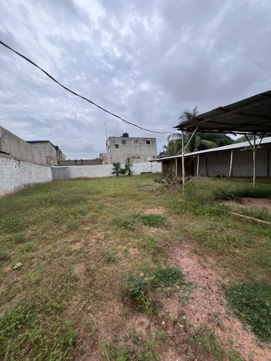 Demi lot de terrain vide, clôturé à vendre à Agoé Légbassito – 14 millions FCFA