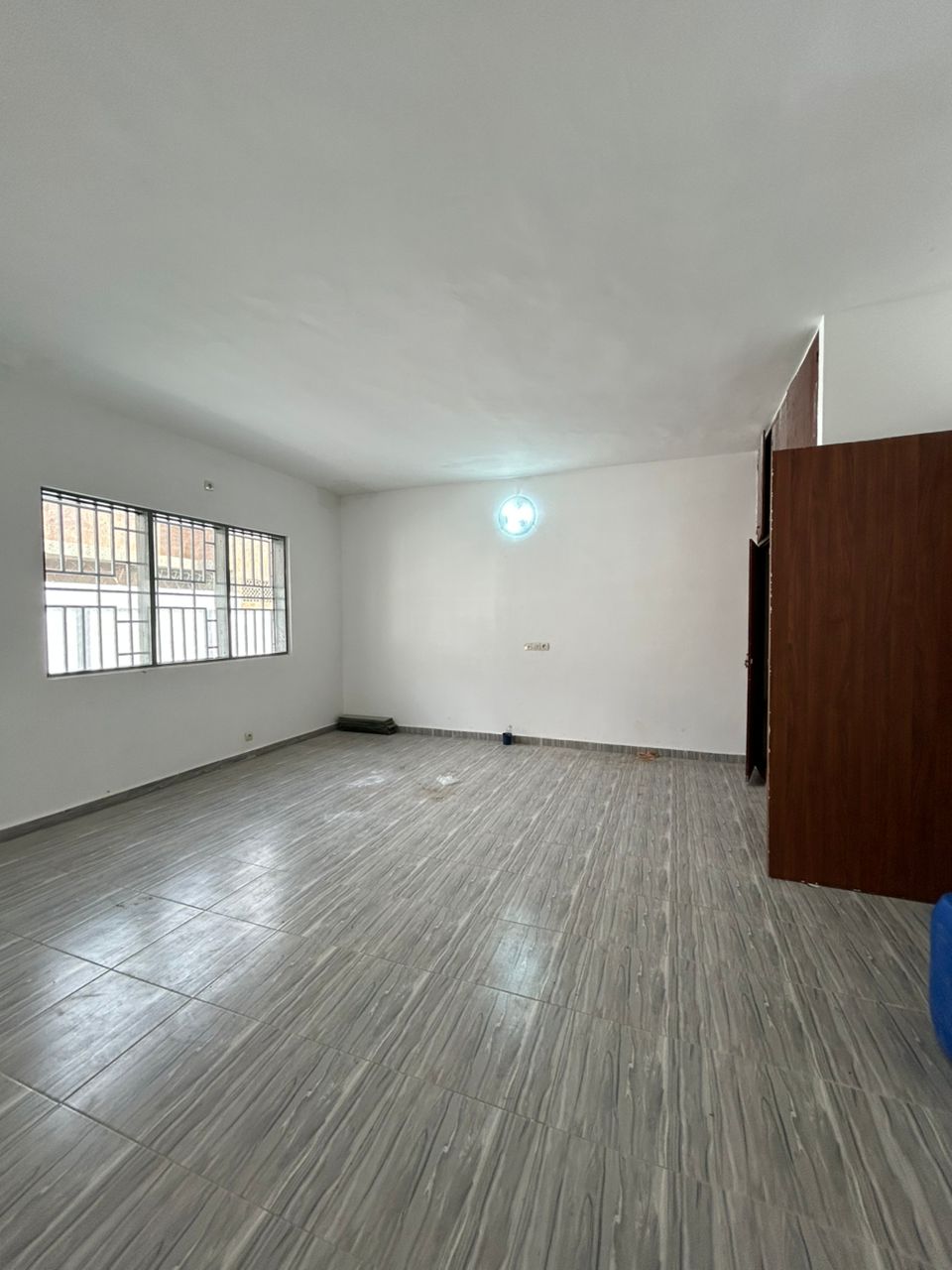 Villa 3 chambres à louer à Djifa Kpota, proche du goudron – 400000 FCFA