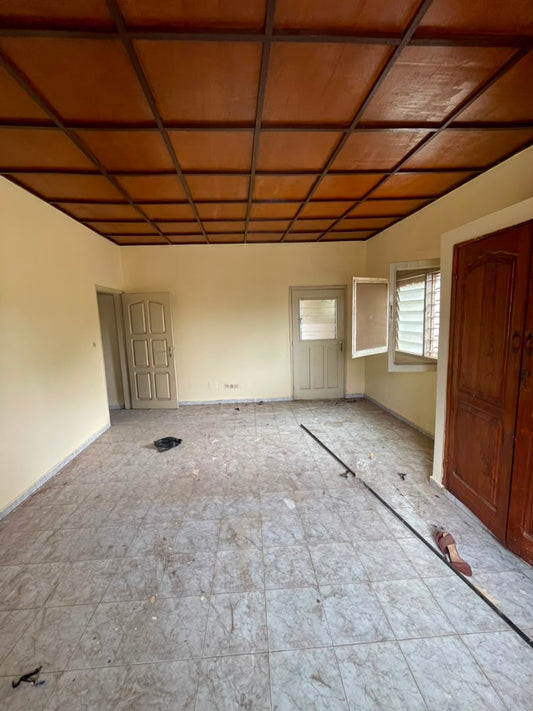 Appartement 2 chambres à louer en bordure de goudron à Agoè Assiyéyé – 110 000 FCFA/mois