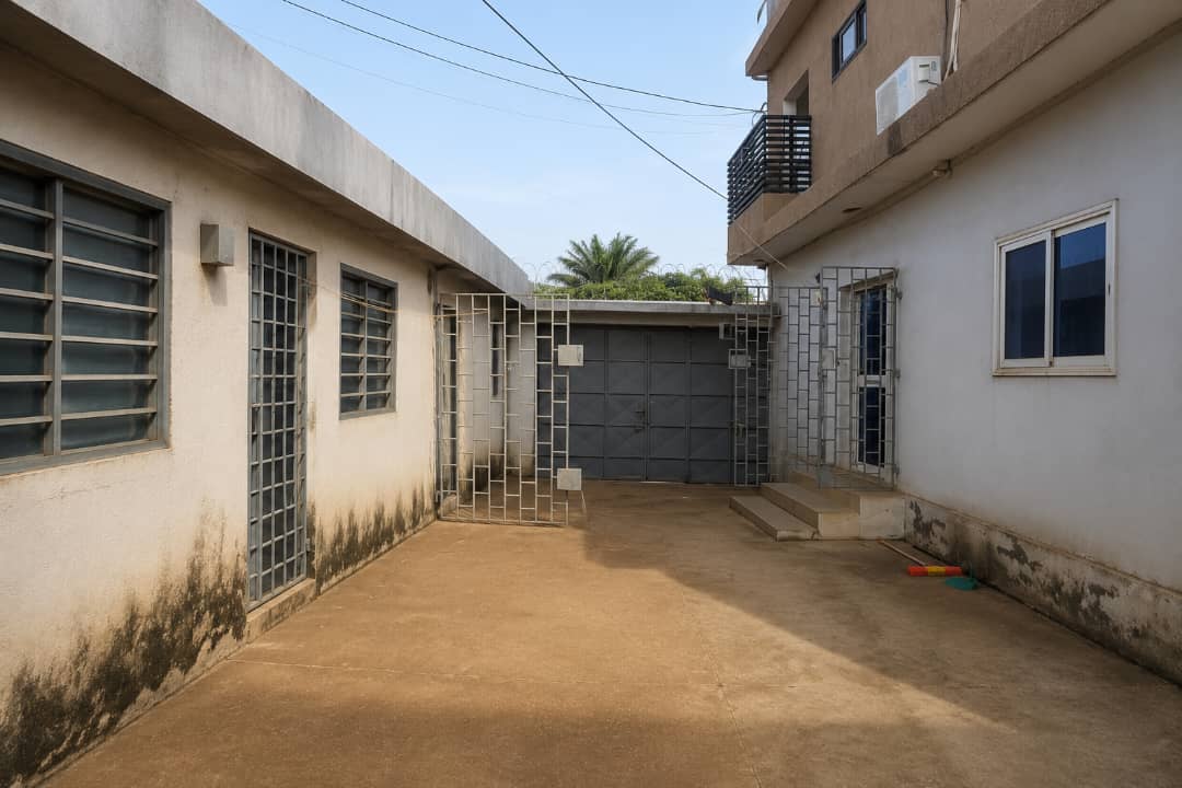 Bâtiment à usage de bureaux en location à Agoè Cacaveli – 200 000 FCFA