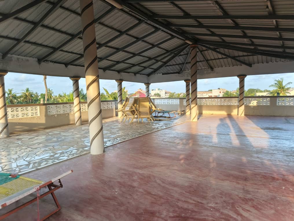 Villa R+2 à louer à Avenou