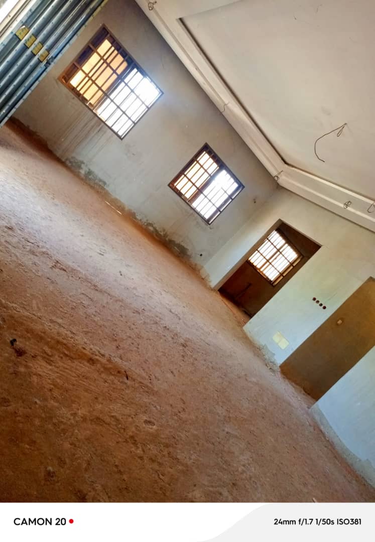 Villa 8 chambres en vente proche du goudron à Agoè Sogbossito – 70 millions FCFA