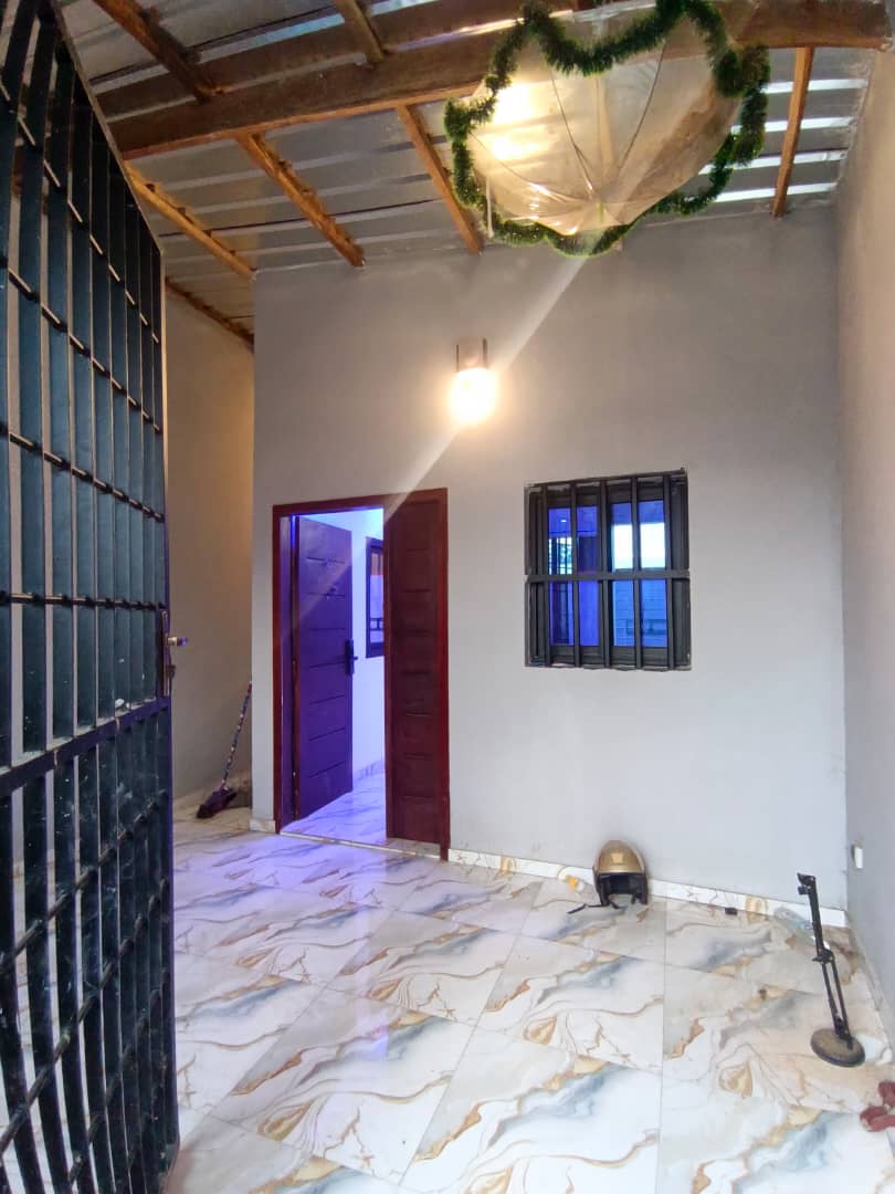 Villa 2 chambres en vente à Zanguéra (derrière UCAO) – 27 000 000 FCFA