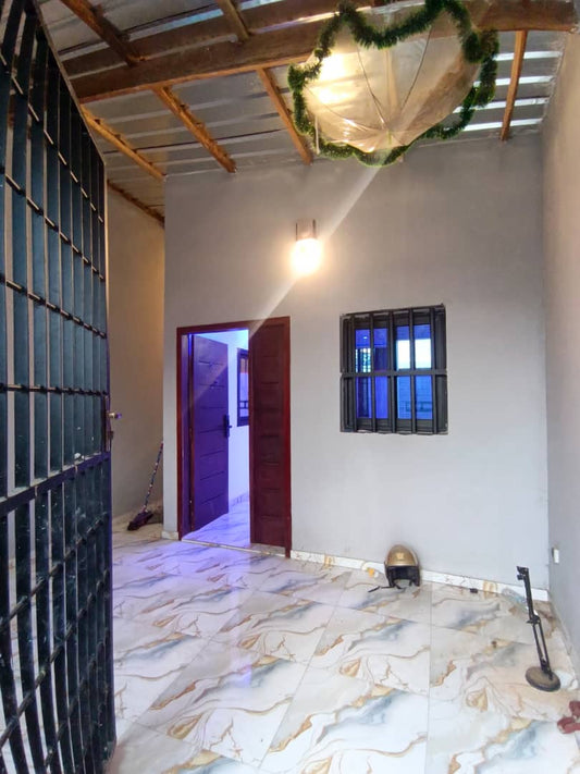 Villa 2 chambres en vente à Zanguéra (derrière UCAO) – 27 000 000 FCFA