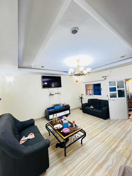 Villa basse semi meublée à louer à Agoè Anonkui – 500.000 FCFA