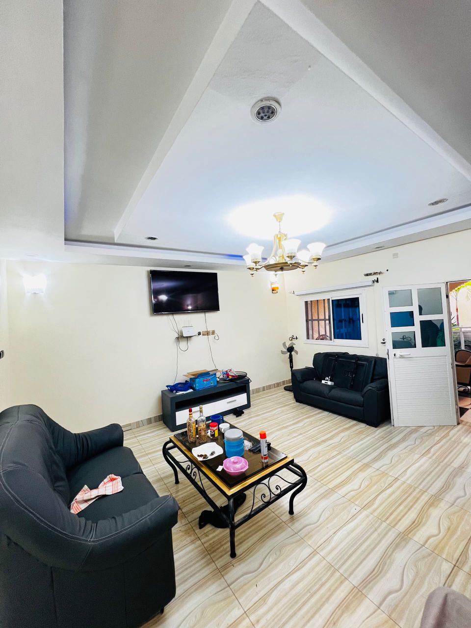 Villa basse semi meublée à louer à Agoè Anonkui – 500.000 FCFA