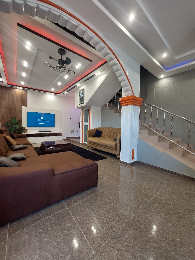 Appartement meublé de 3 chambres salon à louer à Avepozo – 450000 FCFA