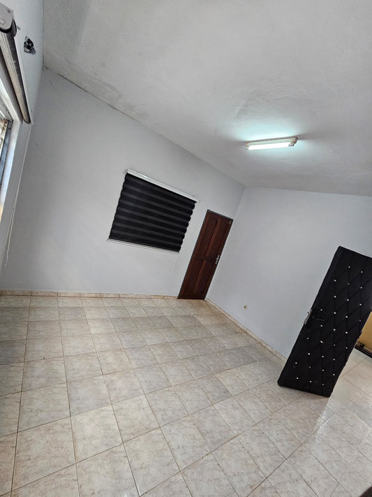 Cour 3 chambres en location à Agoè, proche du goudron – 120000 FCFA