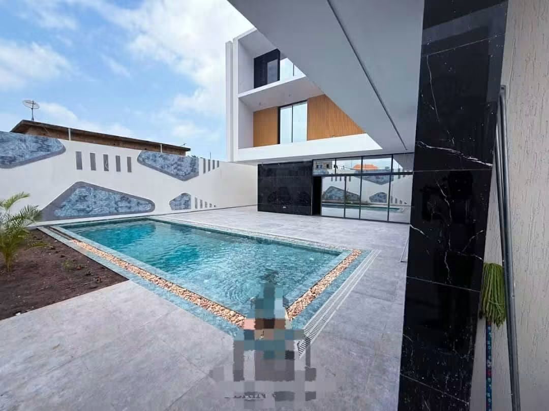 Villa de 600 m² en vente à Tokoin Wuiti – 900 millions FCFA