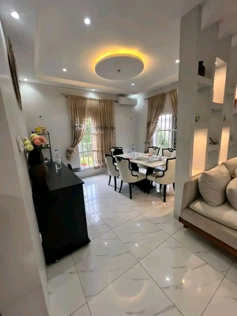 Villa duplex 9 pièces en vente à Djidjole – 260 millions FCFA