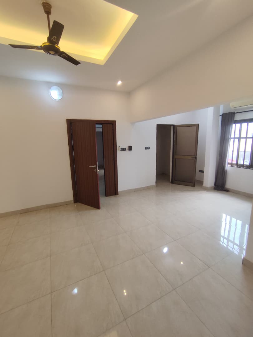Appartement 2 chambres en location proche du goudron à Tokoin Hôpital – 200 000 FCFA